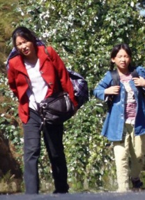 他的头发变长、戴着太阳眼镜现身韩国 韩星Rain服役期间违纪被举报 检察院着手调查 2013-11-28 据台湾媒体报道，韩流天王Rain近日遭到一位市民举发他在服役期间违反军规，首尔地检署将著手追查此事，虽然国防部还未对他涉嫌违反军规的事采取任何动作，但因为还在追溯期内，如果被地检署查到相关违法事实 Rain退伍后回归银幕 好莱坞新片《王子》北美上映 2014-08-24 Rain（郑智薰）参演的好莱坞动作片《王子》（The Prince）于当地时间22日在北美首映。